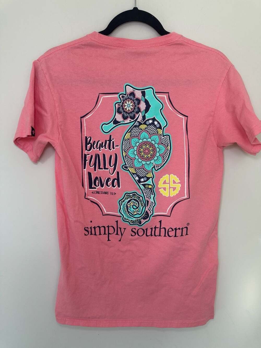 100% Cotton Simply Southern Beautifully Loved Seahorse Size Small Pink Graphic T